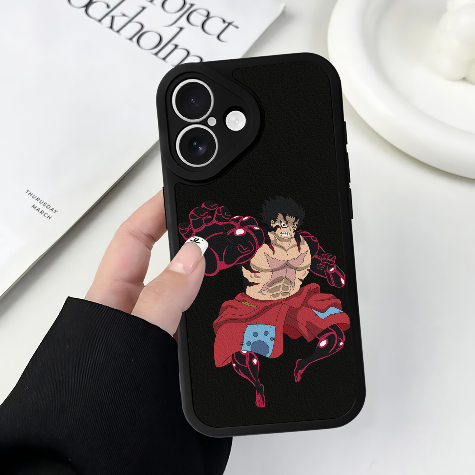 （画像用） ワンピース モンキー・D・ルフィ ONE PIECE Monkey D. Luffy 【iPhone 16シリーズ対応】シリコンスマホケース（レザー調） 材質：シリコン